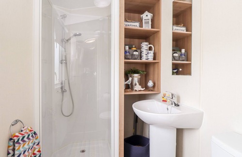 St Margaret's at Cliffe Cottage | MOONSTONE LODGE, pet friendly in St Margaret's At Cliffe