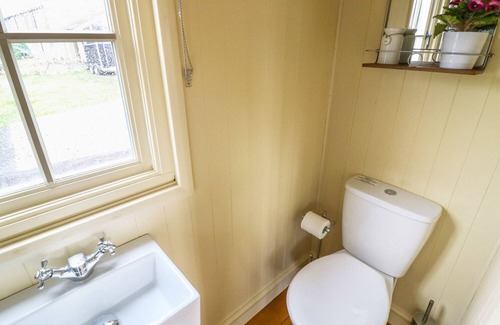 Stanbury Cottage | MOOR SKIES, pet friendly, with open fire in Oxenhope