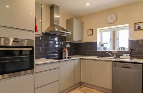 Barkisland Cottage | MOORBOTTOM STABLES, with a garden in Barkisland