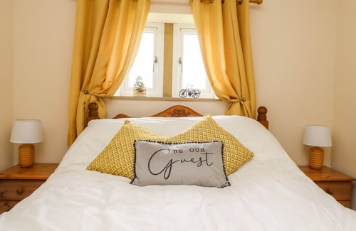 Barkisland Cottage | MOORBOTTOM STABLES, with a garden in Barkisland