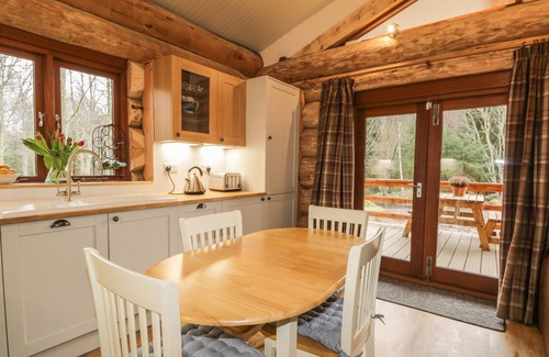 Inverness Cottage | MOORHEN LODGE, pet friendly in North Kessock And Kilmuir