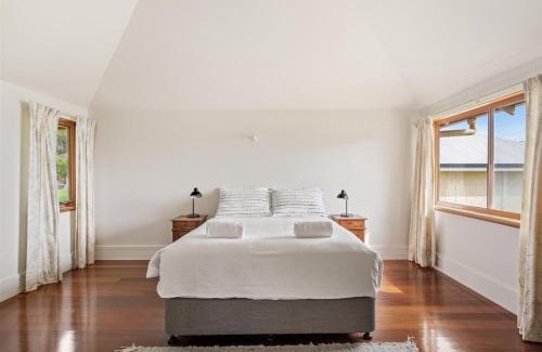 Augusta House | Mooring B on the shoreline