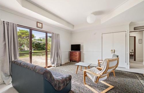 Augusta House | Mooring B on the shoreline