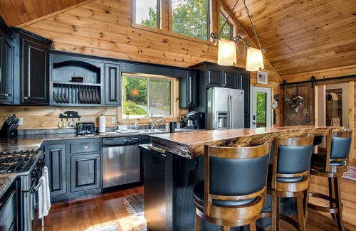 Bryson City Cabin | Moose Cabin- Luxury with Amazing Views