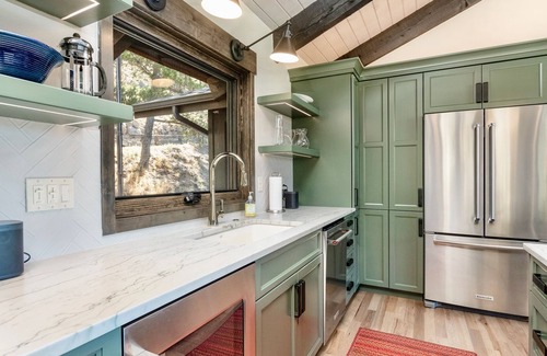 Windcliff Estates House | Moose Den Luxury Vacation Home At Windcliff 4 Bedroom Home by RedAwning