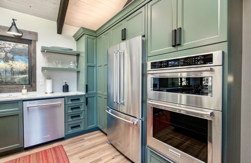 Windcliff Estates House | Moose Den Luxury Vacation Home At Windcliff 4 Bedroom Home by RedAwning