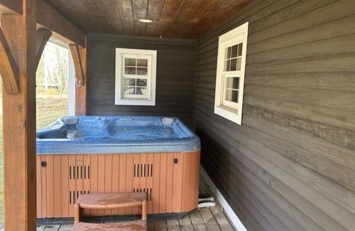 West Dover Cabin | Moose Head Lodge Located 5 Minutes from Mount Snow!