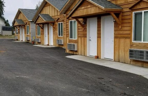 Spirit Lake Hotel | Moose Inn