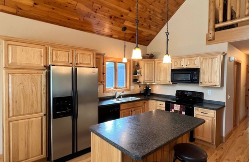 Tomahawk Cabin | Moose Lodge at Lake Mohawksin