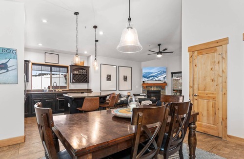 Bear Hollow Village Condo | Moose Mgmt at Bear Hollow 3401 Free Shuttle-Top Floor-Pool-Hot Tub-Dogs Welcome