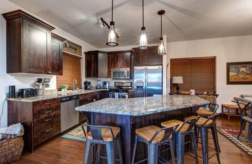 Bear Hollow Village Condo | Moose Mgmt at Bear Hollow 2308: HotTub-Pool-Elevator access-Free Shuttle