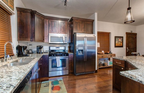Bear Hollow Village Condo | Moose Mgmt at Bear Hollow 2308: HotTub-Pool-Elevator access-Free Shuttle