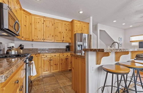 Bear Hollow Village House | Moose Mgmt at Bear Hollow 5519: King bed-Reliable WiFi-AC-Pvt Hot Tub-Parking
