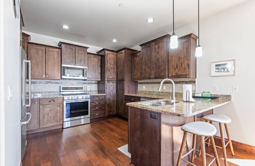 Park City Condo | Moose Mgmt at Black Rock 14275L Balcony w/Grill-2 King Beds-Fireplace-Fast WiFi