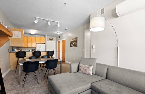 Kimball Junction Condo | Moose Mgmt at Crestview A104: Hot Tub-Parking-Near Shopping and Resorts