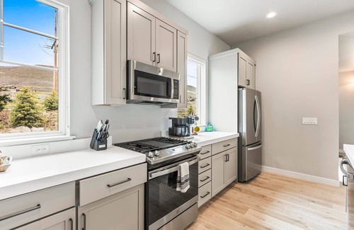 Deer Mountain House | Moose Mgmt at Deer Springs 12754: Dogs Welcome-Pvt Hot Tub-Lake & Mountain Views