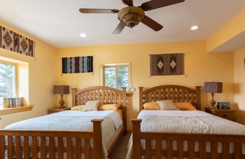 Island Park House | ⛰️Moose Ridge⛰️ Unbeatable Views‼ Close to Yellowstone ~ Game Room 🎮 Hot tub💧