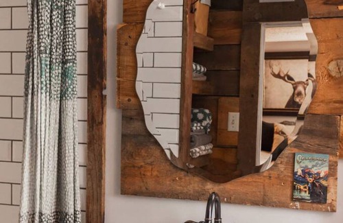 Silverton Apartment | Moose Room Rustic Colorado Lodge Escape