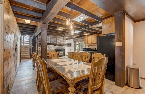 Woodland Park Cabin | Moose Tracks Cabin! Holiday Home w Hot Tub,BBQ