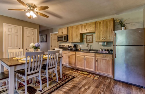 Sevierville House | Moose Tracks @ HoneyBearCabins