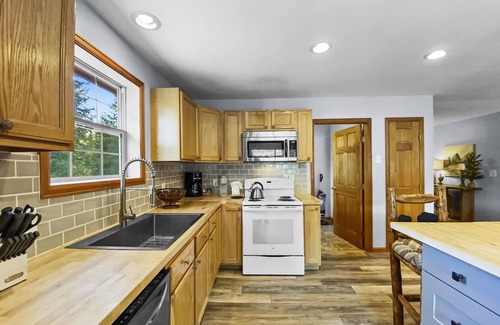 Breckenridge Condo | Moose Trail Retreat 3 Bedroom Home by RedAwning