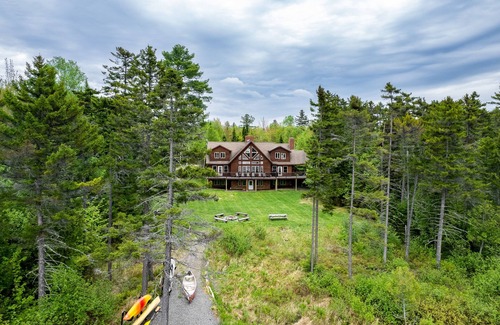 Greenville Ski Chalet | Moosehead Lakefront Huge Cabin|Private dock|Pet friendly|Fast WIFI|Private chef