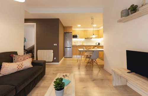 Old Town Apartment | Mora 12 - Holiday Apartment Rental in Girona | Bravissimo