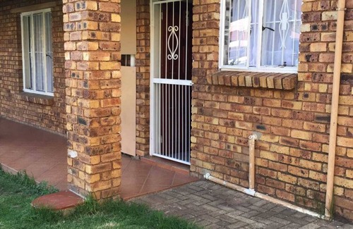 Kempton Park House | Morden 2bedroom apartment 13k to OR Tambo Airport