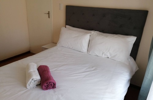 Kempton Park House | Morden 2bedroom apartment 13k to OR Tambo Airport