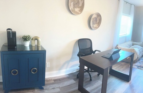 Carver City - Lincoln Gardens House | Morden 3BR Walk to Shops, Eats, Near Airport & DT