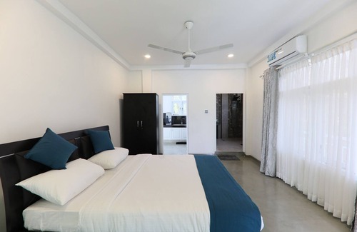 Galle Apartment | Morning guest can see momkeyies and birds