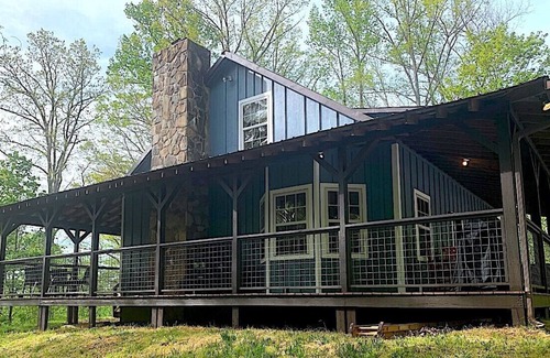 Choestoe Cabin | Morning Star,Rustic Upscale Cabin wonderland in the forest, Fence-in Yard