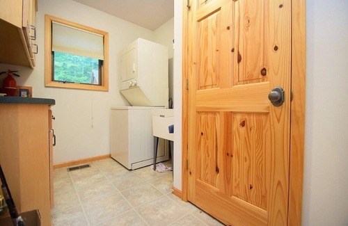 Trego Cabin | Morning View chalet lake home on Pear Lake