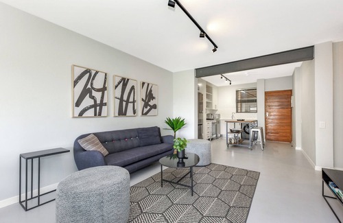 Greater Johannesburg Metropolitan Area Apartment | Morningsun Garden Apartment | Pool