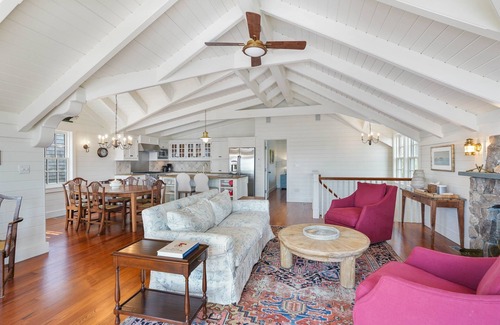 Edgartown House | Morse Lighthouse-Waterfront home in Edgartown