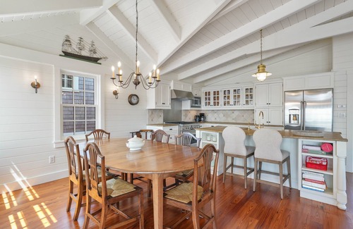 Edgartown House | Morse Lighthouse-Waterfront home in Edgartown