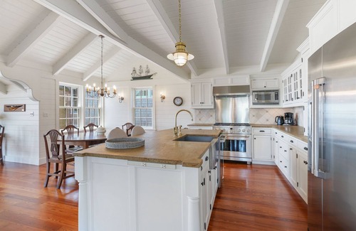 Edgartown House | Morse Lighthouse-Waterfront home in Edgartown