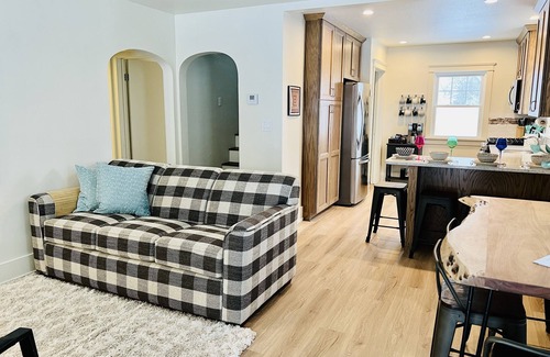 Lakeside House | Morton 2 - Fall means Apples and Leaves, Book your stay here Explore Muskegon
