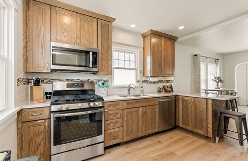 Lakeside House | Morton 2 - Fall means Apples and Leaves, Book your stay here Explore Muskegon