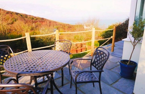 Tan-y-groes House | Morwelir, short walk to Llangrannog beach