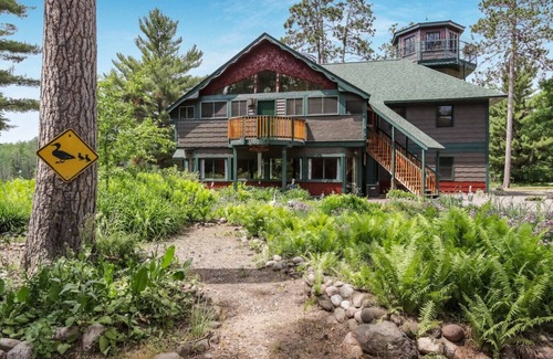Cable Cabin | Mosbaek Lake Lodge by PMH