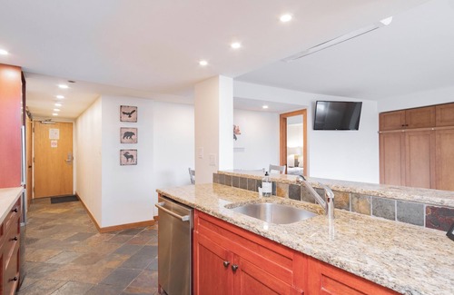 Whistler Village Apartment | Moscato-Ski-In/Ski-Out (A Condo at Carleton Lodge)