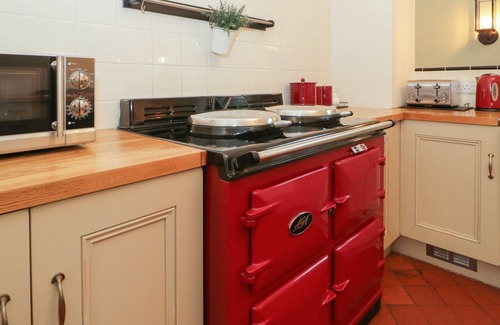 Conwy House | MOSS BANK HOUSE, pet friendly, luxury holiday cottage in Conwy