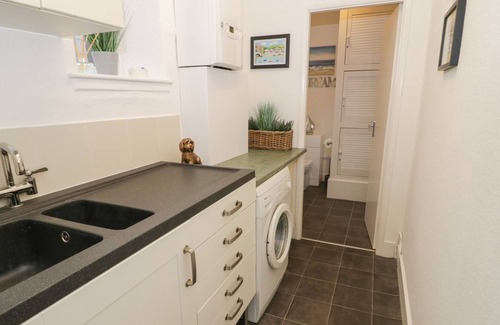 Conwy House | MOSS BANK HOUSE, pet friendly, luxury holiday cottage in Conwy