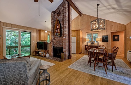 Cashiers Cottage | Moss Cottage - a 3 bedroom, 3 bathroom High Hampton property with mountain views