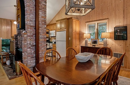 Cashiers Cottage | Moss Cottage - a 3 bedroom, 3 bathroom High Hampton property with mountain views