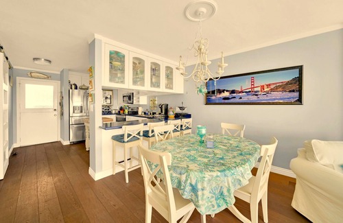 Laguna Beach Condo | Moss Street Vistas - Ocean Views! Walk to Beach! Shopping & Restaurants!