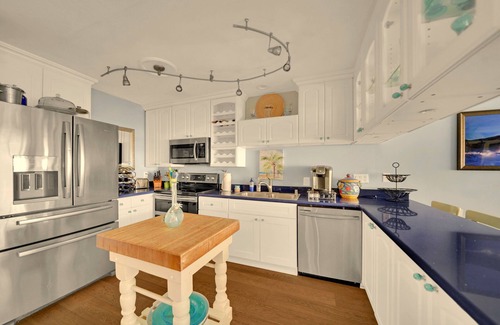 Laguna Beach Condo | Moss Street Vistas - Ocean Views! Walk to Beach! Shopping & Restaurants!