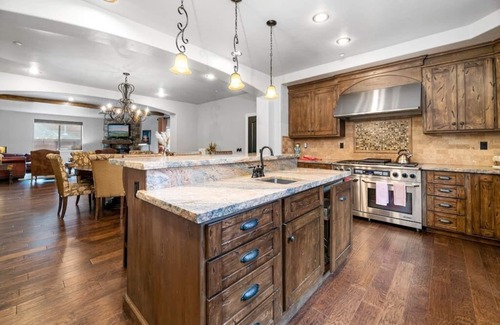 North Estates House | 🐻 Most Luxe Estate in BigBear! 🏔️ 6k ft, 6b7br, sleep10🏰