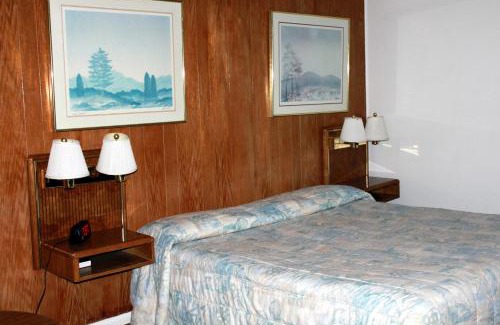 Gold Beach Hotel | Motel 101